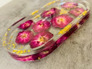 Resin Accessory tray filled with real dry rose petals - Image 5